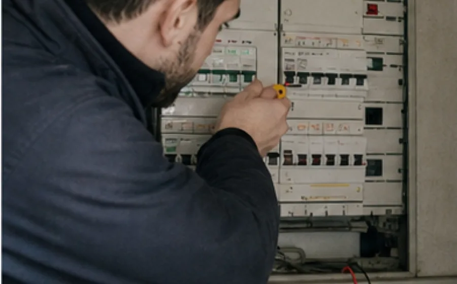 Wallbox für Zuhause: Anschlüsse, Leitungswege und Schutzmaßnahmen